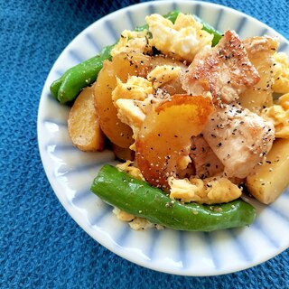 くし切りじゃがいもと鶏むねの豚骨醤油炒め♩